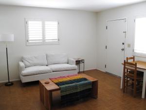 Quail's Nest - Downtown Studio的休息区