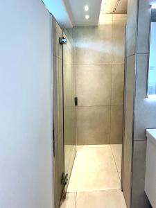 a shower with a glass door in a bathroom at Moderne Ferienwohnung in Bergisch Gladbach in Bergisch Gladbach +9 photos