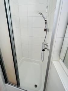 Phòng tắm tại Modernes und großzügiges City-Apartment 66 qm - zentral und zum Wohlfühlen - Easy Stay Wuppertal
