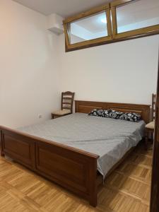 a bedroom with a bed and a window and a chair at Gemelli in Igalo