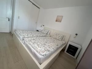 Postel nebo postele na pokoji v ubytování apartmant Adrian Vista Taurito