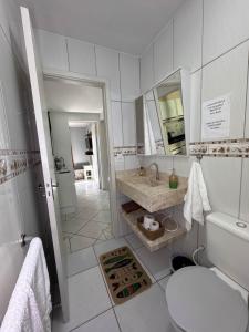 Ванная комната в Casa Verde - 5 quartos a 600m Praia e próximo Beto Carrero