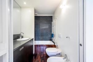 Kúpeľňa v ubytovaní RED LOFTY Milano- Loft moderno comodo per Ippodromo, San Siro, Fiere e Politecnico, parking