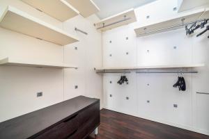 Fotografia z galérie ubytovania RED LOFTY Milano- Loft moderno comodo per Ippodromo, San Siro, Fiere e Politecnico, parking v Miláne