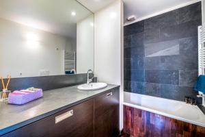 Kúpeľňa v ubytovaní RED LOFTY Milano- Loft moderno comodo per Ippodromo, San Siro, Fiere e Politecnico, parking