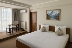 Postel nebo postele na pokoji v ubytování Yerevan Resident Hotel + 20 fotografií