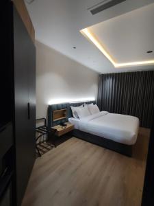 a hotel room with a bed and a television at Mirada Purple Najran Hotel in Najran +26 photos
