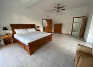 Ліжко або ліжка в номері Spring Garden Mobay Resort
