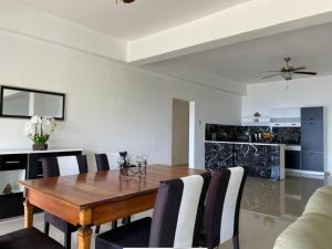 Кухня або міні-кухня у Spring Garden Mobay Resort