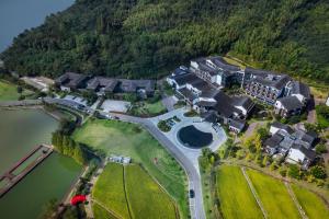 Imagen de la galería de Dongqian Lake Junlan Resort Hotel, en Ningbo