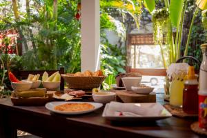 a table topped with bowls and plates of food at Pousada Jangada Prea in Prea