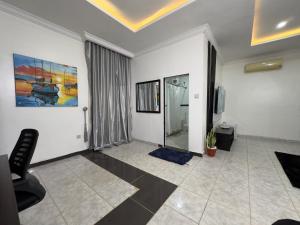 Posezení v ubytování One Room Service Apartment in Kaduna