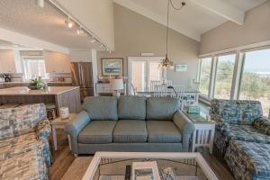 Χώρος καθιστικού στο Paradise Found