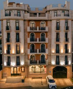 Budynek, w którym mieści się hotel