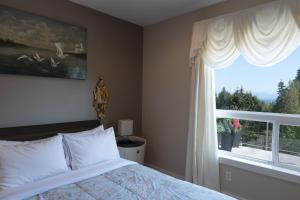 Voodi või voodid majutusasutuse Luxury Rainbow House with Pool Table, Oceanview toas