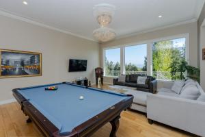Istumisnurk majutusasutuses Luxury Rainbow House with Pool Table, Oceanview
