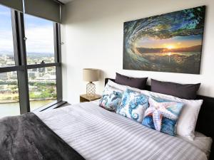 Postel nebo postele na pokoji v ubytování City Beach Brisbane Queens Wharf -Spectacular River Views - Sleeps 6 + 27 fotografií