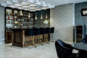Hol lub bar w obiekcie Highgarden Hotel