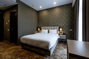 Łóżko lub łóżka w pokoju w obiekcie Highgarden Hotel