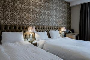 Łóżko lub łóżka w pokoju w obiekcie Highgarden Hotel