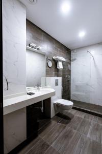 Kuchnia lub aneks kuchenny w obiekcie Highgarden Hotel