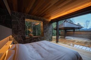 Ein Bett oder Betten in einem Zimmer der Unterkunft 奥武雄温泉　風の森