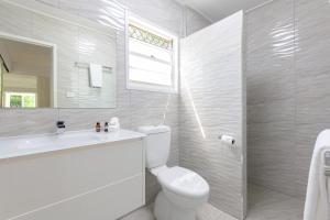 Port Douglas Apartments - Adults Only Oasis的一间浴室