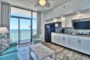 Kuchyň nebo kuchyňský kout v ubytování Beach Cove Resort Unit 1622 Top Floor Sleeps 5 Oceanfront