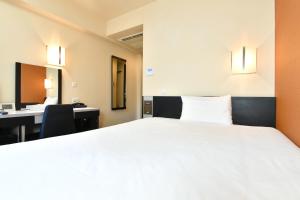 Postel nebo postele na pokoji v ubytování Sanco Inn Nagoya Fushimi