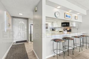 Kuchyň nebo kuchyňský kout v ubytování Atlantis Oceanview Condo
