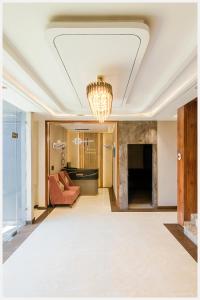 Ruang duduk di BAREILLY HOTEL KRISHNA RESIDENCY# Near Vaishno Devi Temple - A Premium Hotel In Bareilly