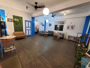 a living room with blue and white walls and furniture at 蘭嶼 262 民宿 in Lanyu