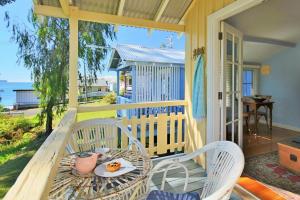 Balkoni atau teres di Cottage 4 Hyams Beach Seaside Cottages