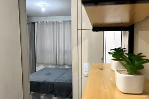 Katil atau katil-katil dalam bilik di Edifício com Ótima localização e Conforto
