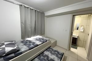 Katil atau katil-katil dalam bilik di Edifício com Ótima localização e Conforto