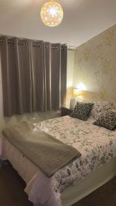 Postel nebo postele na pokoji v ubytování Hallmark Guest House
