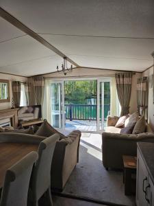 Et opholdsområde på Still Waters Luxury Retreat with Hot Tub -Tattershall Lakes