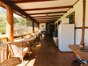Pilliga Pottery Creative Farmstay的休息区
