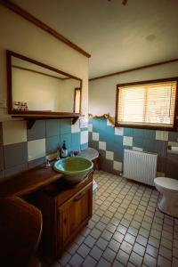 Pilliga Pottery Creative Farmstay的休息区