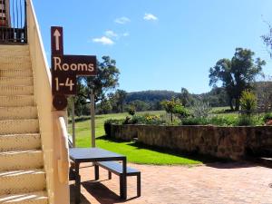 Pilliga Pottery Creative Farmstay外面的花园