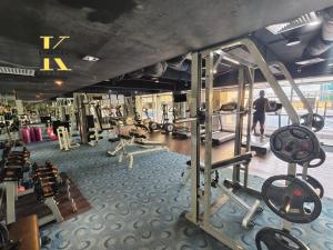South China Sea Place by Kinabina Homestay的健身中心和/或健身设施