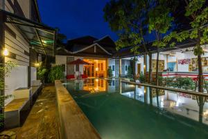 Bazén v ubytování SATTA Private Pool Villa nebo v jeho okolí