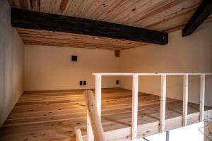 Postel nebo postele na pokoji v ubytování 佐渡ゲストハウス サドヨイ