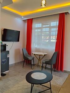 TV a/nebo společenská místnost v ubytování Luxe 1 bedroom chui Villa View