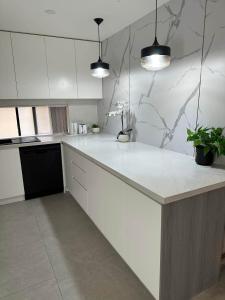 Dapur atau dapur kecil di Comfy Single Room in Guildford West with Easy Access - Shared Bathroom