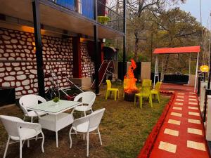 Sitara Ambience Resort Halwani-Kaichi dham Bypass Road外面的花园
