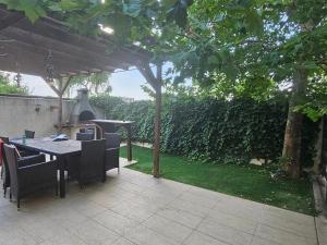 a patio with a table and chairs under a pergola at Alegna Holiday house Mamaia Nord in Mamaia Nord