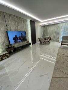 Μια τηλεόραση ή/και κέντρο ψυχαγωγίας στο Dana Apartment