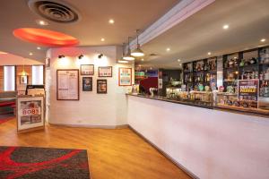 Saló o bar de Doncaster Apartments by Nightcap Plus