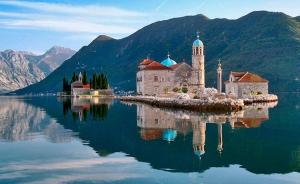 an island in the middle of a lake with a church at Vida Boka in Donja Kostanjica